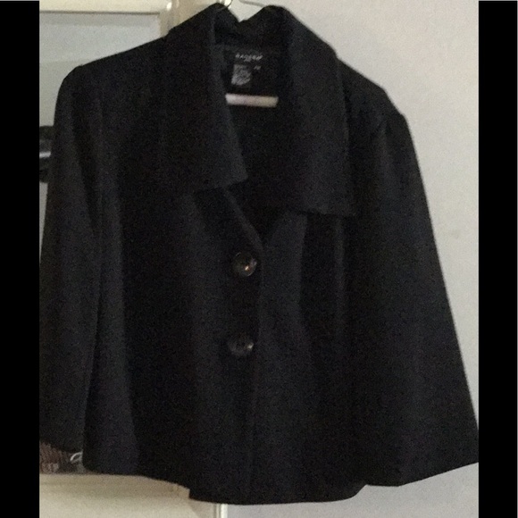 Suit jacket and skirt - Picture 5 of 5